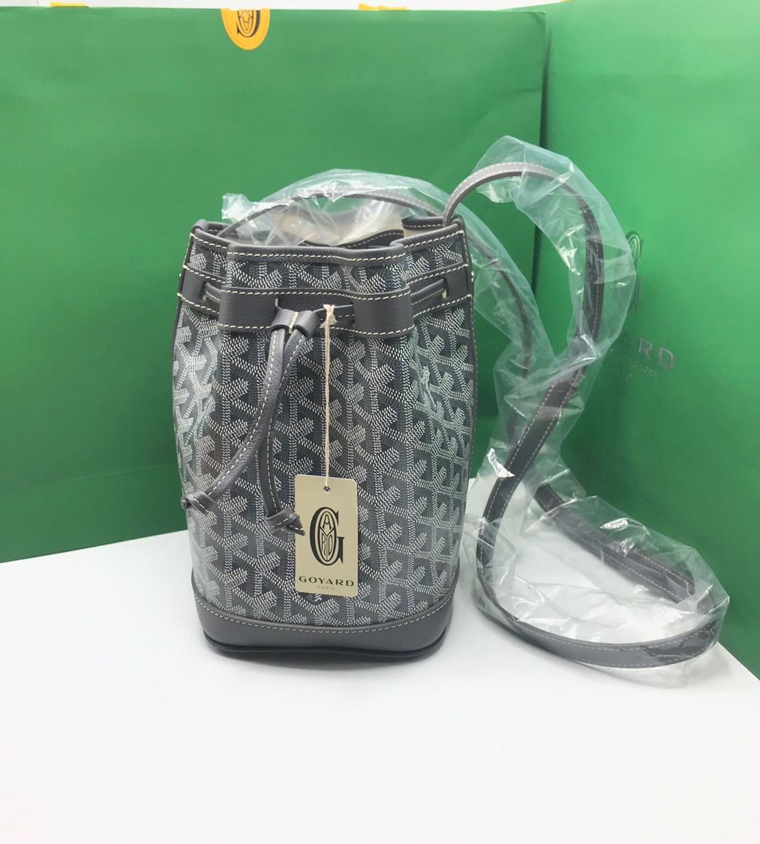 New petit flot bucket bag